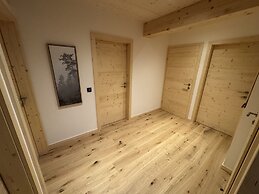 Superior Chalet With Sauna & Hot Tub