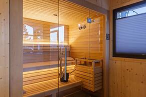 Superior Chalet With Sauna & Hot Tub