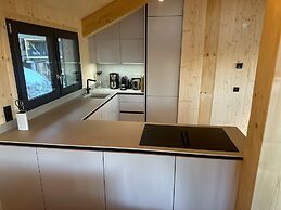 Superior Chalet With Sauna & Hot Tub