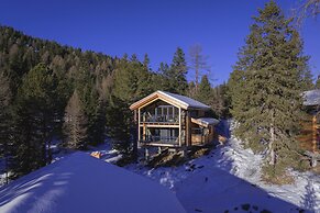 Superior Chalet With Sauna & Hot Tub