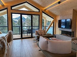 Superior Chalet With Sauna & Hot Tub