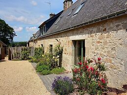 Neulliac Family Cottage With Pool