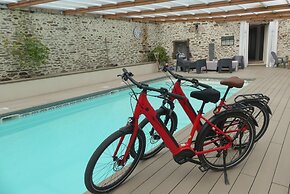 Neulliac Family Cottage With Pool