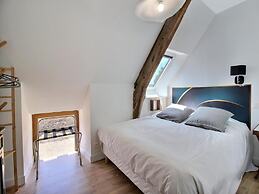Elegant Neulliac Holiday Home for 15