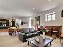 Elegant Neulliac Holiday Home for 15