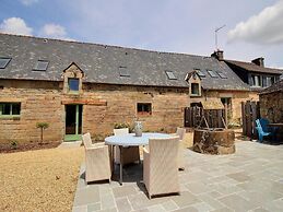 Elegant Neulliac Holiday Home for 15