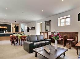 Elegant Neulliac Holiday Home for 15
