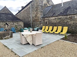 Elegant Neulliac Holiday Home for 15