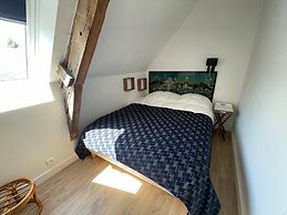 Elegant Neulliac Holiday Home for 15