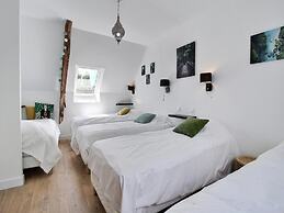 Elegant Neulliac Holiday Home for 15