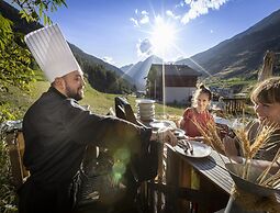 Wellness Hub for Three Guests