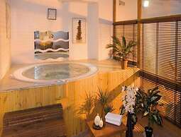 Four-guest Hub With Sauna & Pool