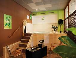Four-guest Hub With Sauna & Pool