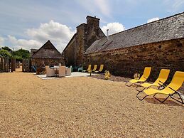 Stunning Holiday Cottage in Neulliac
