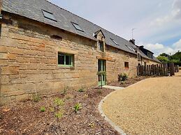 Stunning Holiday Cottage in Neulliac