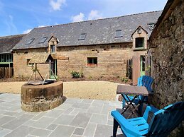 Stunning Holiday Cottage in Neulliac