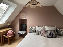 Stunning Holiday Cottage in Neulliac