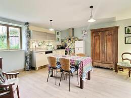 Stunning Holiday Cottage in Neulliac