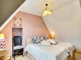 Stunning Holiday Cottage in Neulliac