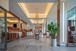Serene Peaks Courtyard