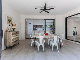 Longboard Coastal Retreat