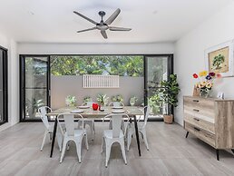 Longboard Coastal Retreat