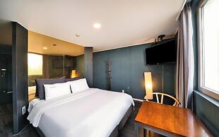 Myeongdong Young Inn Hotel