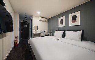 Myeongdong Young Inn Hotel