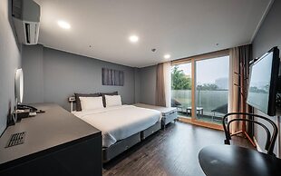 Myeongdong Young Inn Hotel