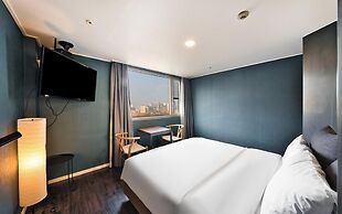 Myeongdong Young Inn Hotel