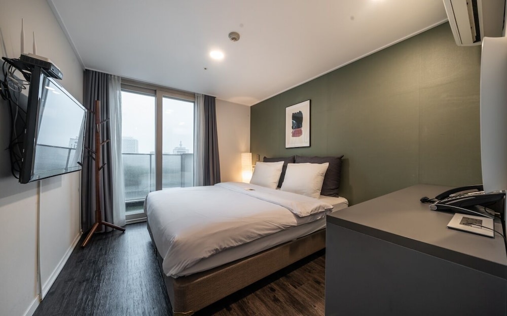 Myeongdong Young Inn Hotel