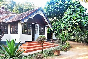 Colonial Canopy
