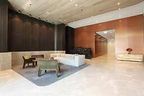 Modern 2BR Apt w Parking Near Melbourne Central