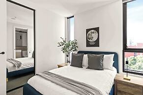 Modern 2BR Apt w Parking Near Melbourne Central