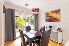 Home among the Gum Trees - free wine