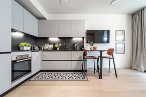 Luxury Waterfront Studio Balcony&Parking