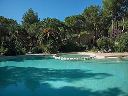 Residence With Swimming Pool Near the sea