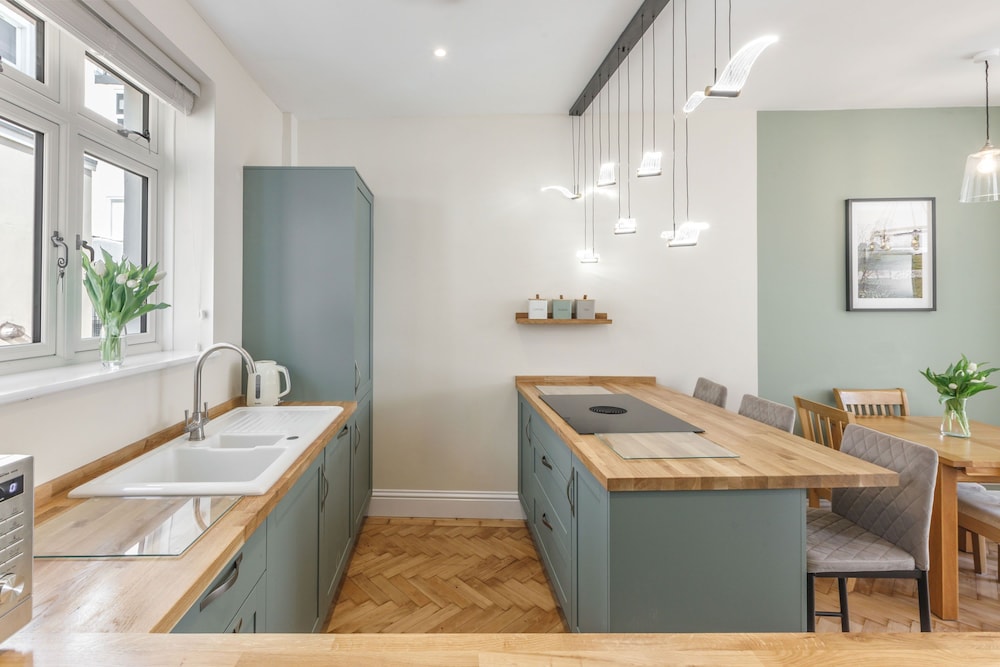 Host Stay Alice Hideaway