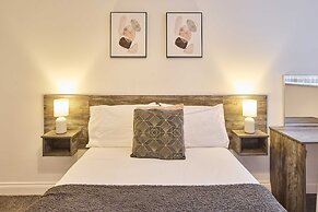 Host Stay Promenade Suite