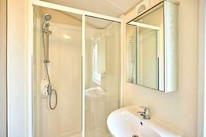 Host Stay Cedar Lodge
