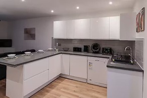 Prime Location 3BR with Garden