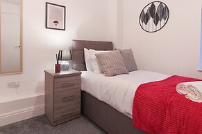 Prime Location 3BR with Garden