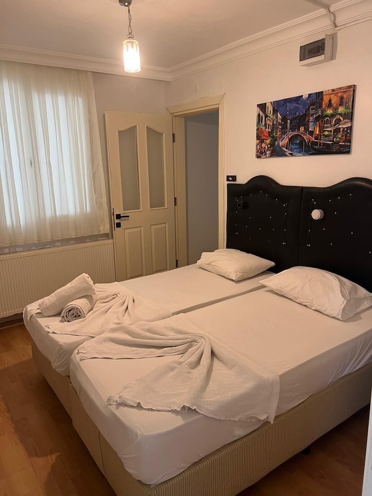 Merkez Pansiyon Sarımsaklı