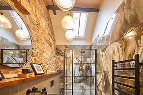 Host Stay Kingbridge Forge