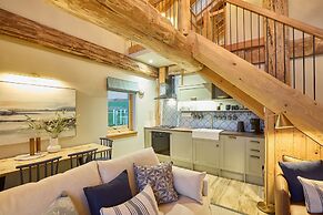 Host Stay Cabin on the Loch