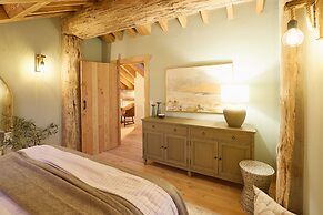Host Stay Cabin on the Loch