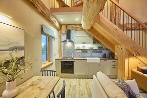 Host Stay Cabin on the Loch