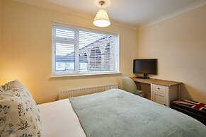 Host Stay Bridge Court