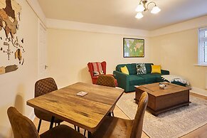 Host Stay Bridge Court