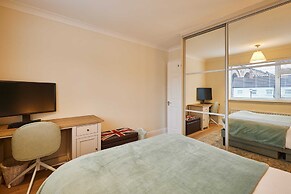 Host Stay Bridge Court